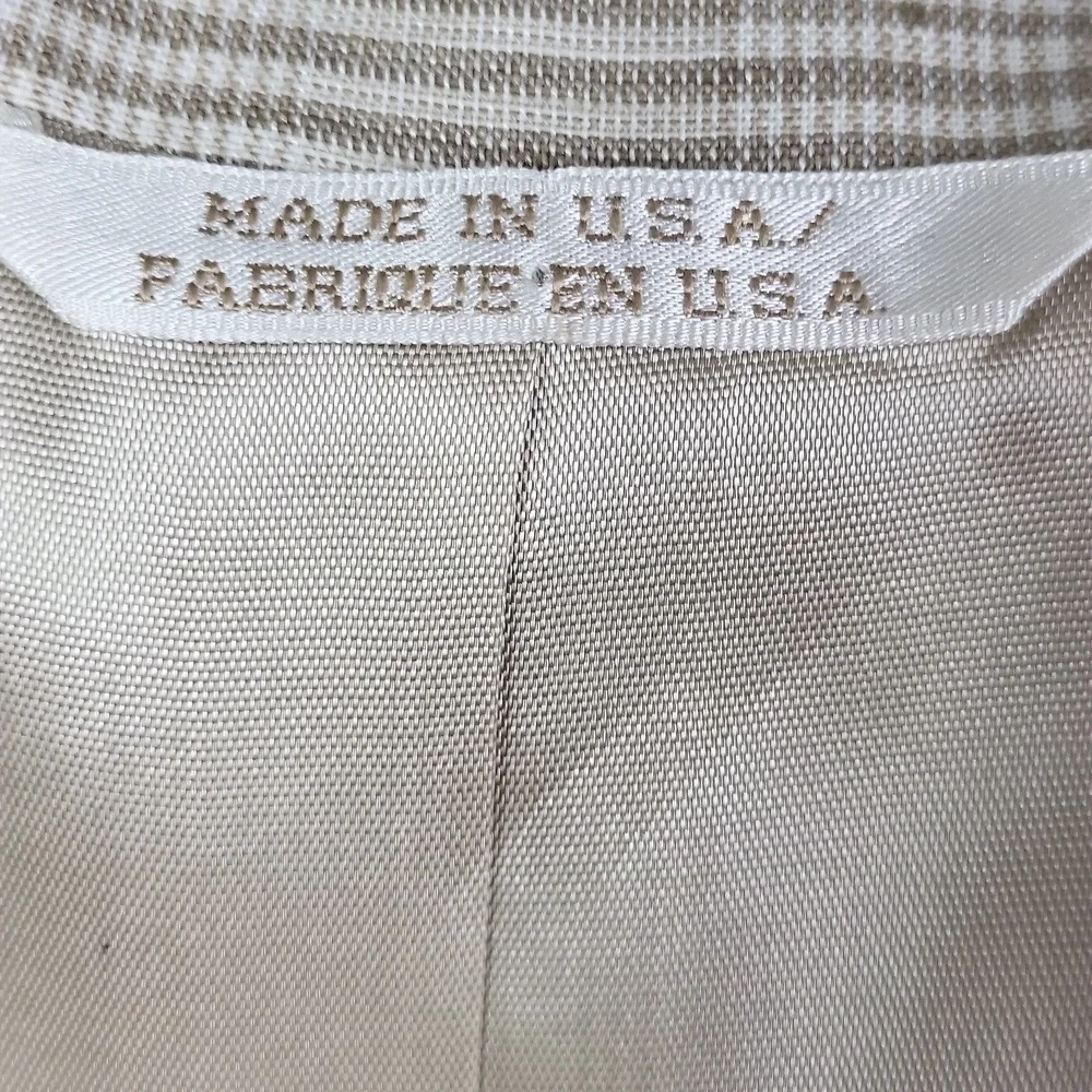 Perry Ellis 100% linen Gray Checkered Blazer. Size M‎